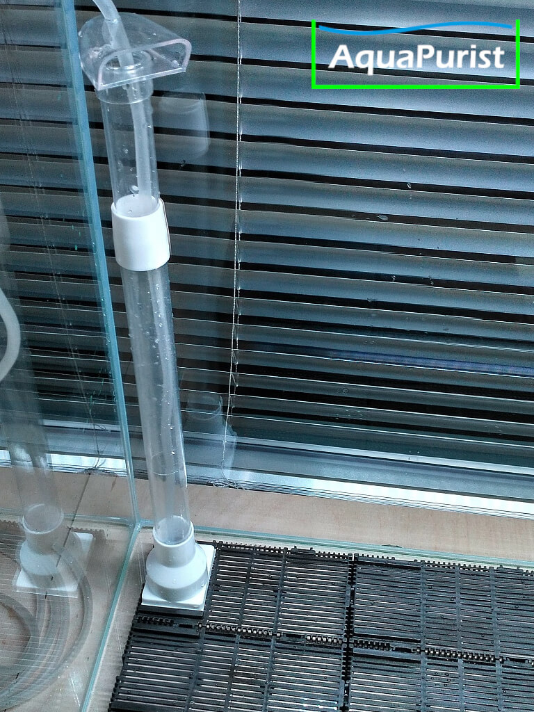 Bodenfilter happet 2 Steigrohr eines Bodenfilters im Aquarium