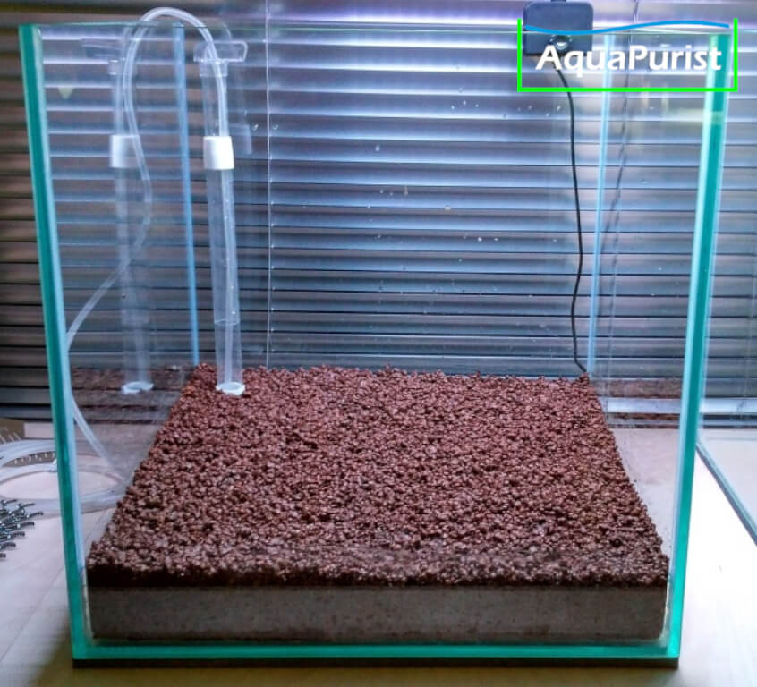 Bodenfilter happet 5 Bodenfilter unter einer Schicht Bodengrund im Aquarium