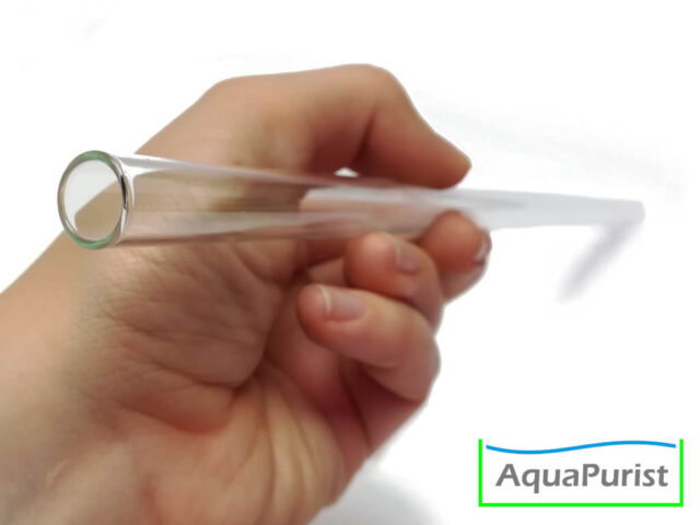 Runde Öffnung eines transparenten Glas-Futterrohrs in Nahaufnahme